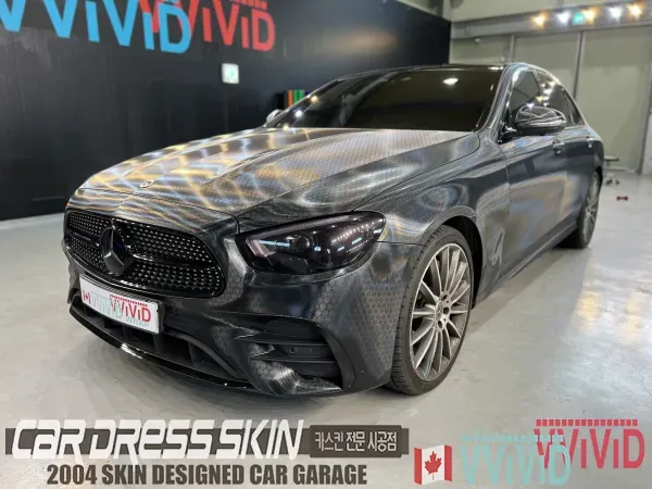 Mercedes-Benz Eクラス W213のカーラッピング事例|費用目安・仕上がり 施工写真 2-3