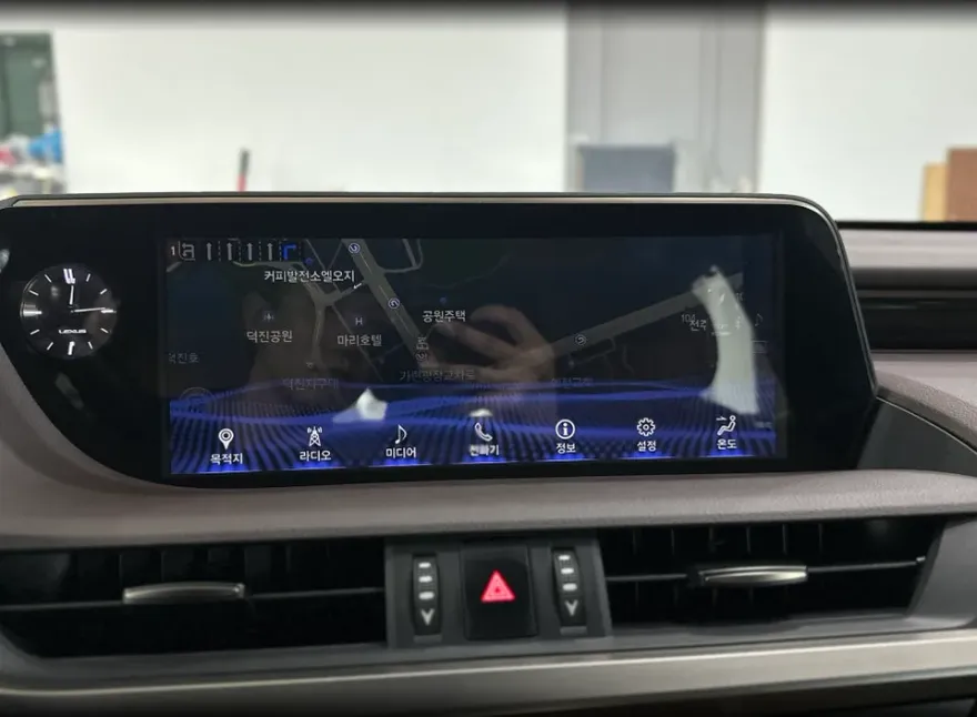Lexus ES 300hのAndroid Auto・CarPlay取付事例 施工写真 2-2