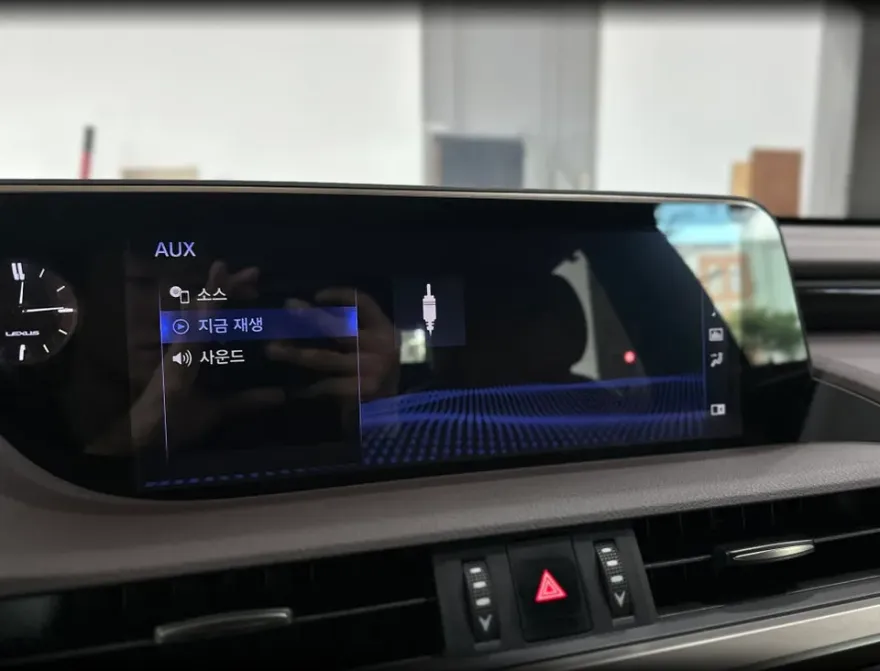 Lexus ES 300hのAndroid Auto・CarPlay取付事例 施工写真 3-2