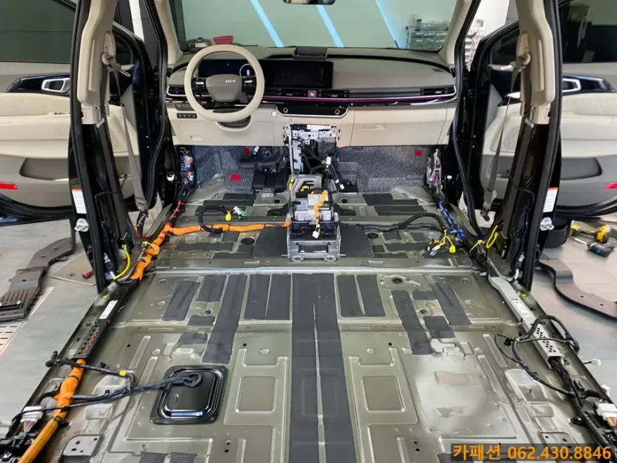 Kia Carnival KA4 ambient lighting - Kia Carnival KA4 Ambient Lighting Review: Cost & Results photo 4