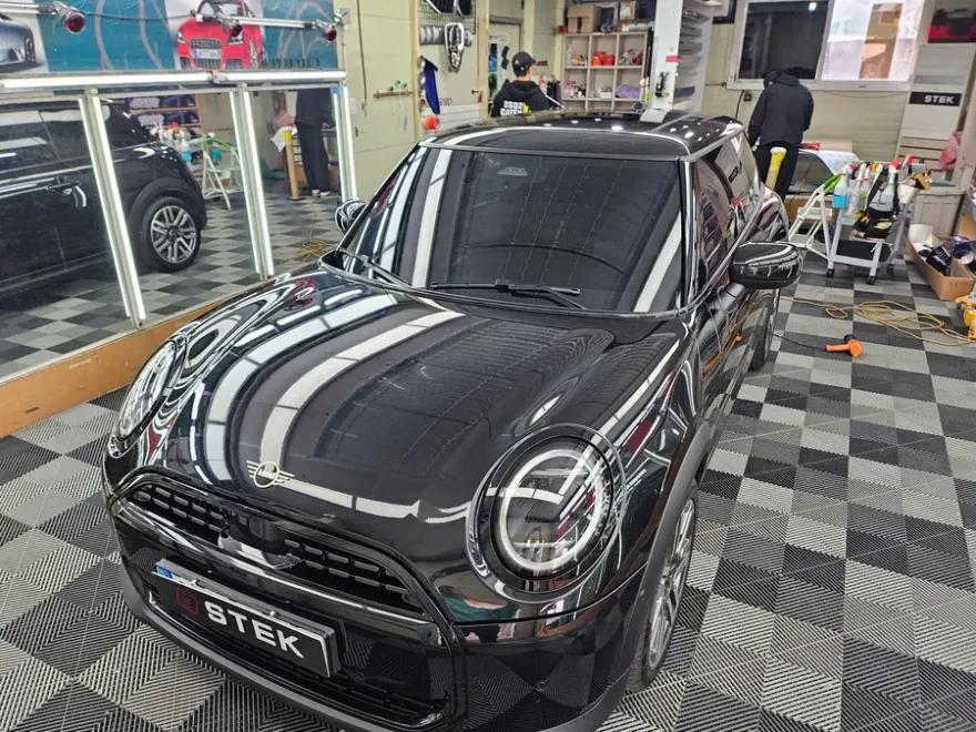 MINI MINI Cooperのカーラッピング事例|費用目安・仕上がり 施工写真 2-1