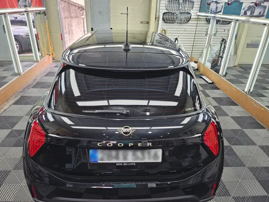 MINI MINI Cooperのカーラッピング事例|費用目安・仕上がり 施工写真 3-3