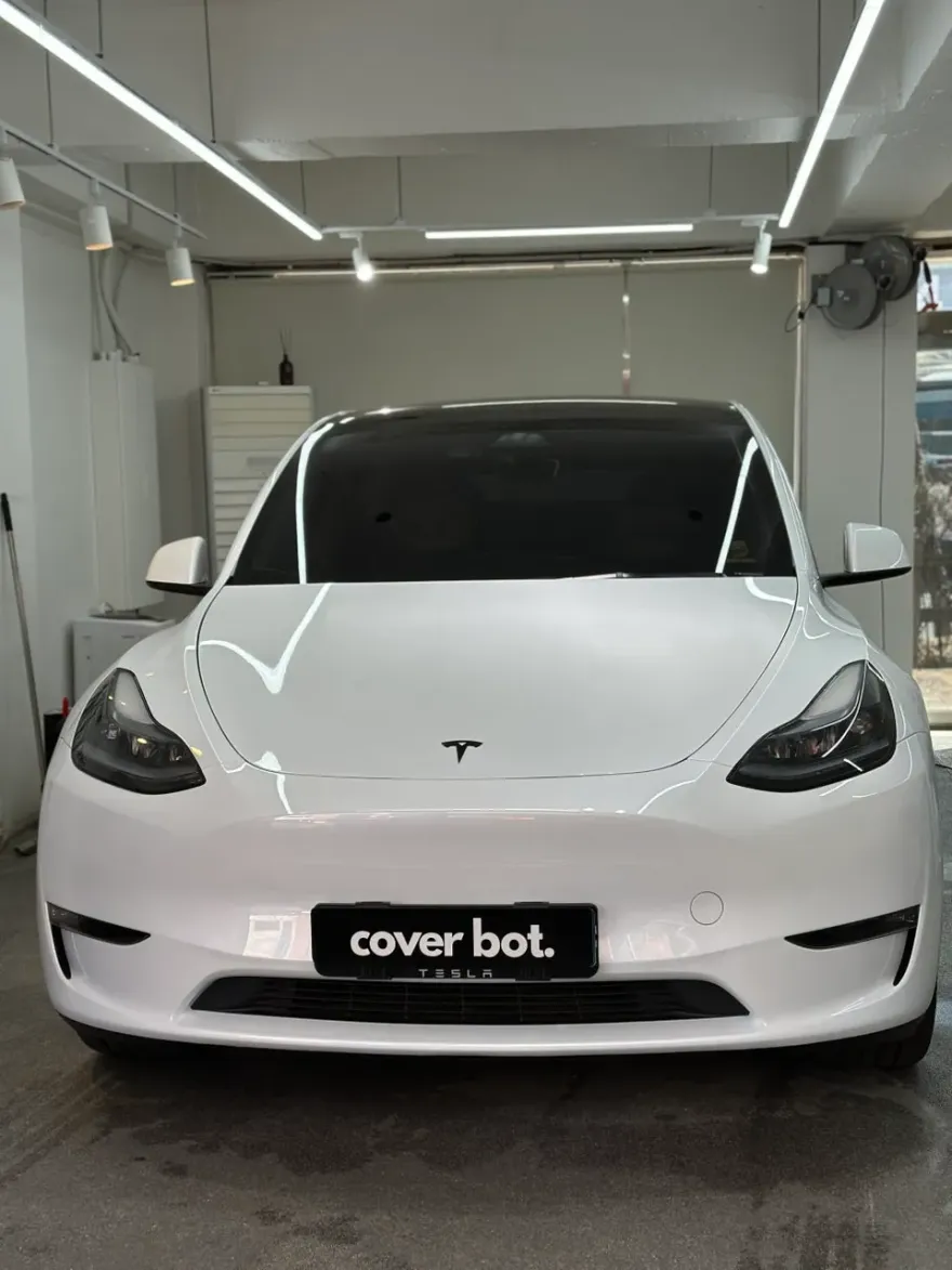 Tesla Model Yのカーラッピング事例：無光カーボン調の高級感 施工写真 1-1