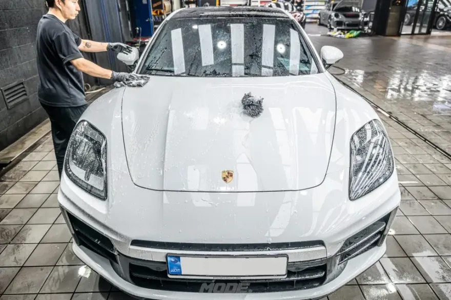 ポルシェ パナメーラ4のガラスコーティング事例|費用目安・仕上がり 施工写真 3-2