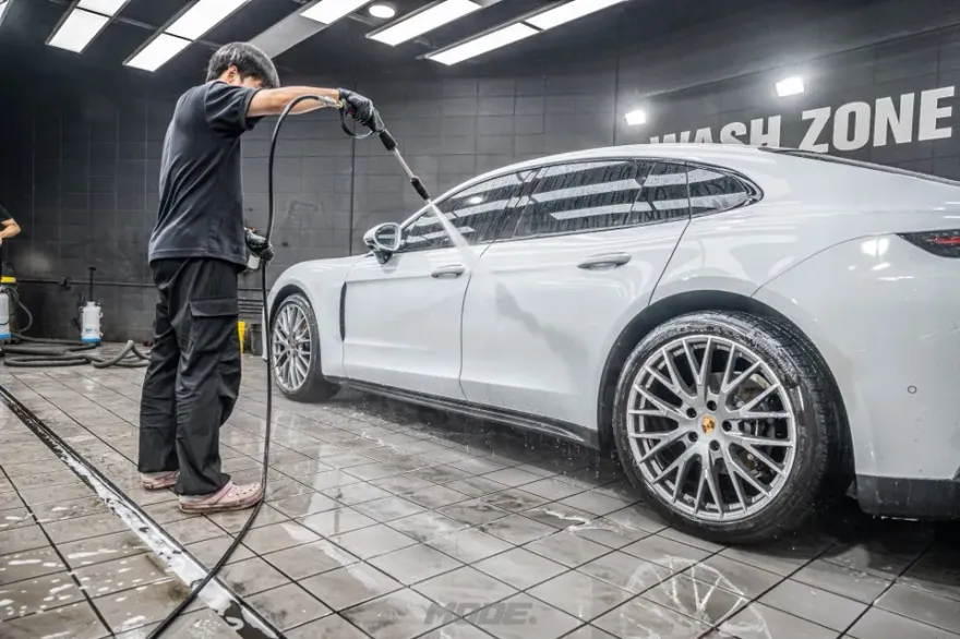 ポルシェ パナメーラ4のガラスコーティング事例|費用目安・仕上がり 施工写真 2-3