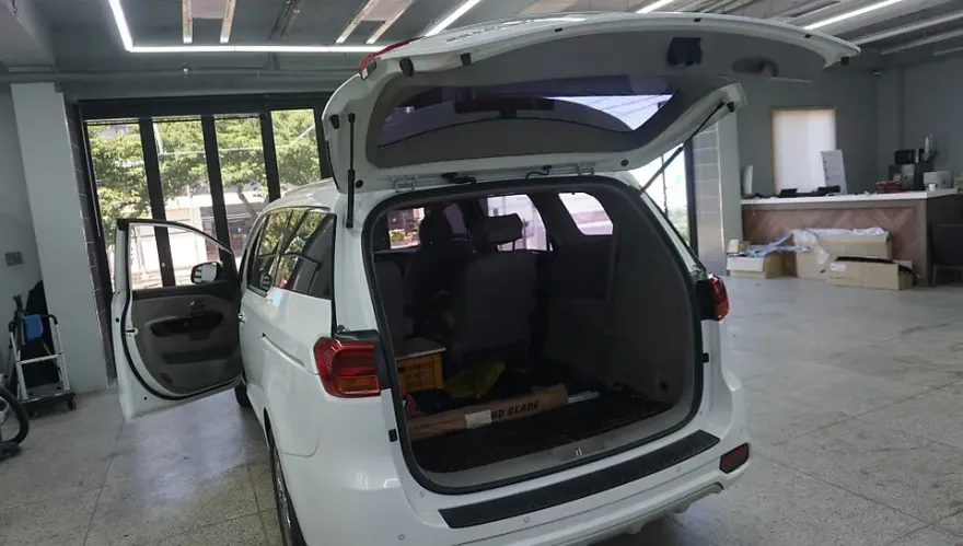 Kia Carnival KA4 oem options - Kia Carnival KA4 Factory Option Retrofit Review photo 4
