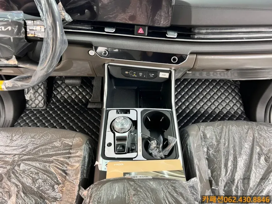 Kia Carnival KA4のカーフィルム施工事例 施工写真 1-2