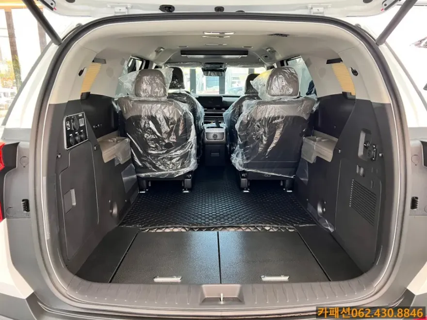 Kia Carnival KA4のカーフィルム施工事例 施工写真 4-2