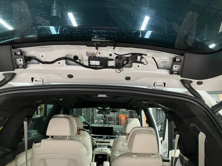 BMW X7のドラレコ取付事例|費用目安・仕上がり 施工写真 3-2