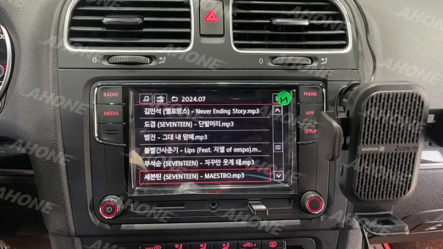 Volkswagen Golf 6th GenのAndroid Auto・CarPlay取付事例 施工写真 4-1
