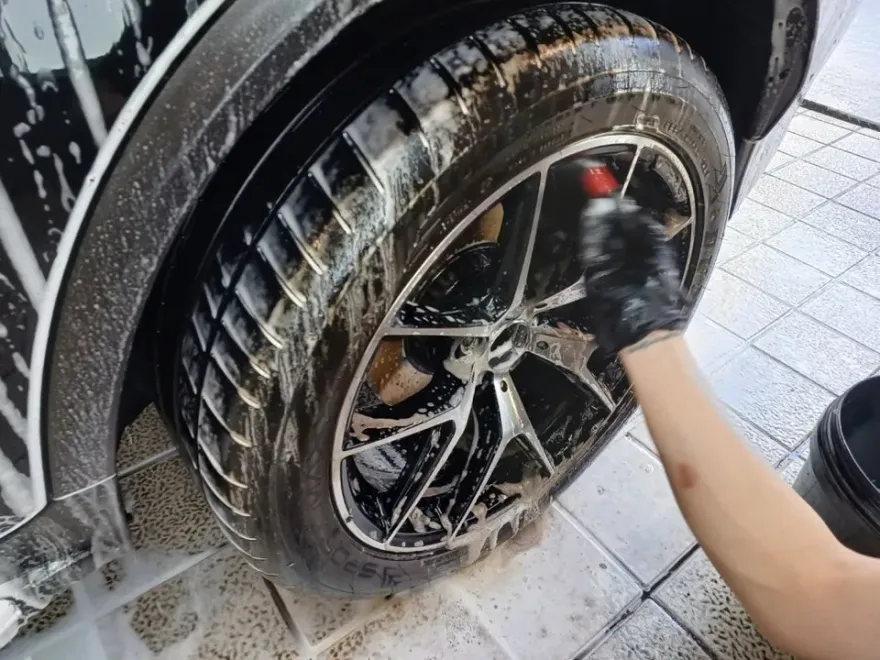 Mercedes-Benz GLCのガラスコーティング事例|韓国での施工 施工写真 2-1