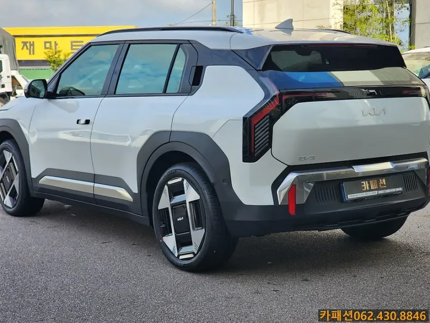 Kia EV3のカーフィルム施工事例｜費用目安・仕上がり 施工写真 1-3