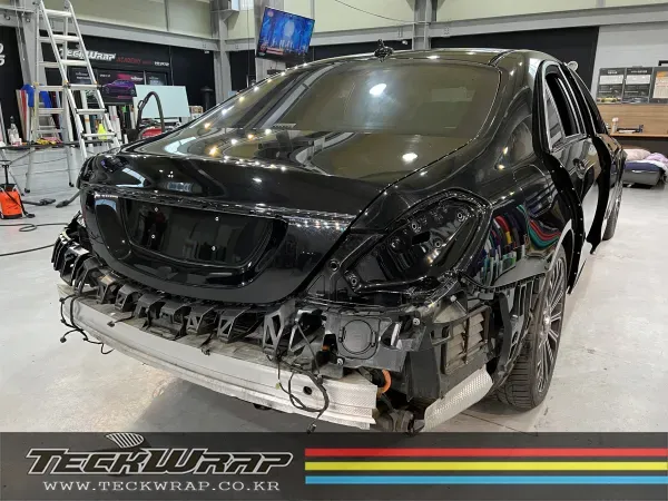 Mercedes-Benz S-Classのカーラッピング事例|費用目安・仕上がり 施工写真 2-1