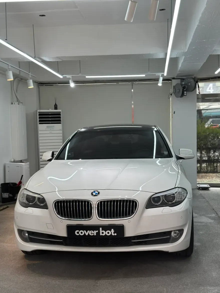 BMW 5 Series F10のカーラッピング事例|費用目安・仕上がり 施工写真 1-1