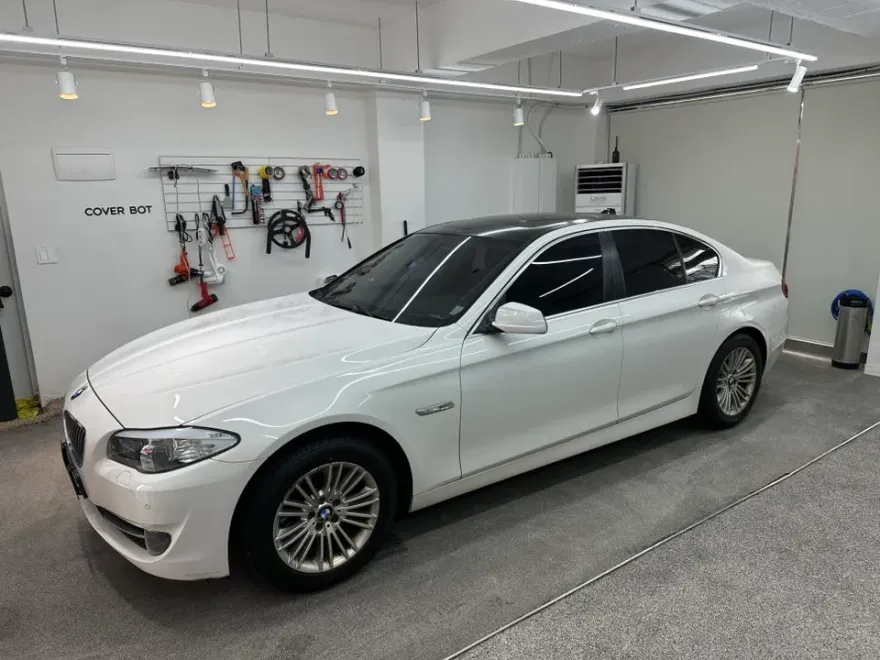 BMW 5 Series F10のカーラッピング事例|費用目安・仕上がり 施工写真 2-1