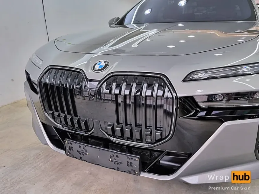 BMW 7 Seriesのカーラッピング事例｜クローム除去で洗練された印象に 施工写真 3-2