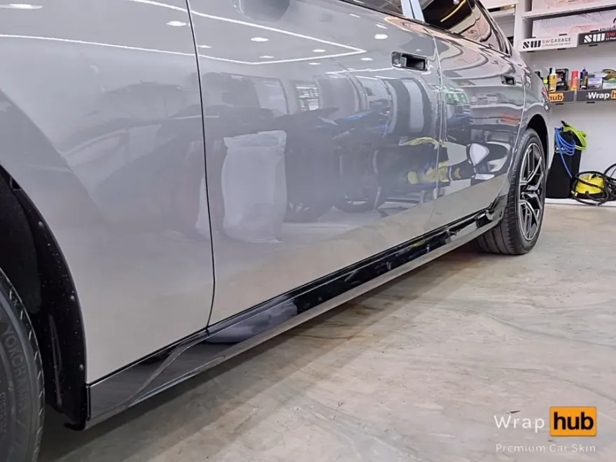 BMW 7 Seriesのカーラッピング事例｜クローム除去で洗練された印象に 施工写真 1-3