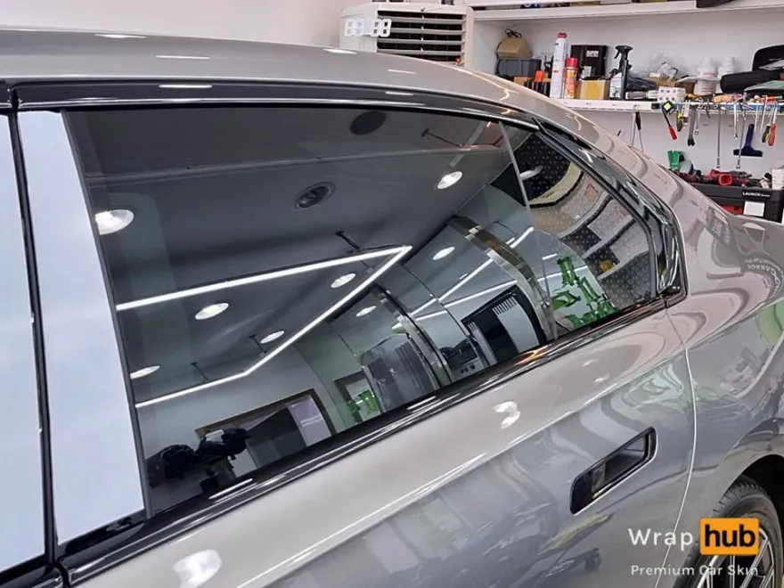 BMW 7 Seriesのカーラッピング事例｜クローム除去で洗練された印象に 施工写真 2-3