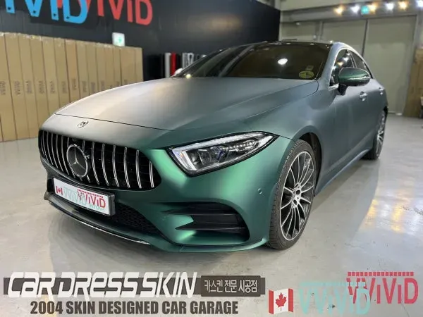 Mercedes-Benz CLSのカーラッピング事例｜無光グリーンクロム 施工写真 3-2