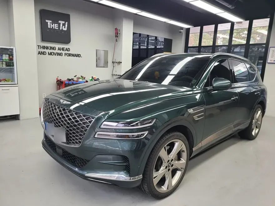 Genesis GV80 body kit installation result