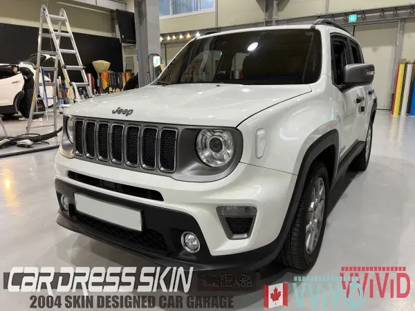 Jeep Renegadeのカーラッピング事例:チャイナブルーの高級感 施工写真 1-1