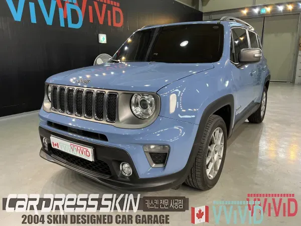 Jeep Renegadeのカーラッピング事例:チャイナブルーの高級感 施工写真 3-3