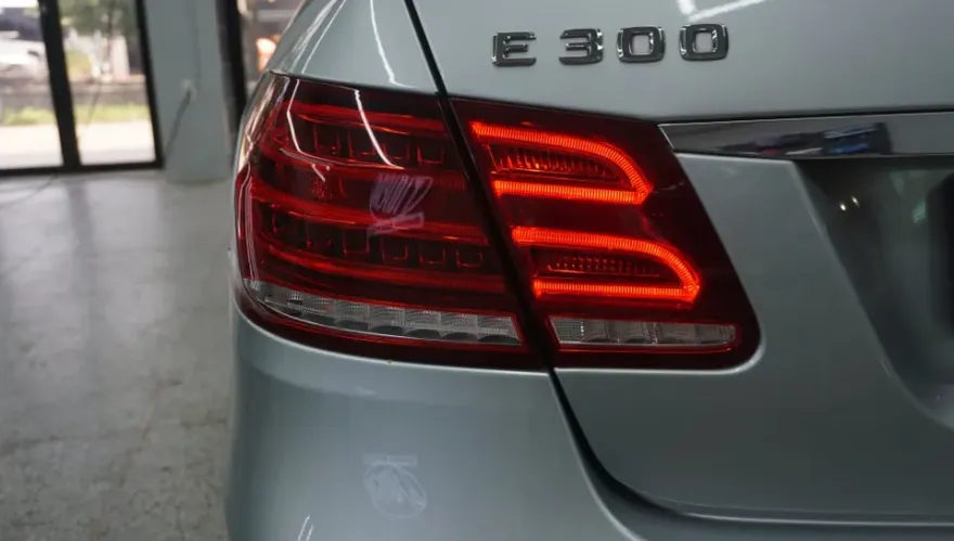 Mercedes-Benz E-Class W212 body repair - Mercedes-Benz E-Class W212 Tail Light Repair Review photo 3