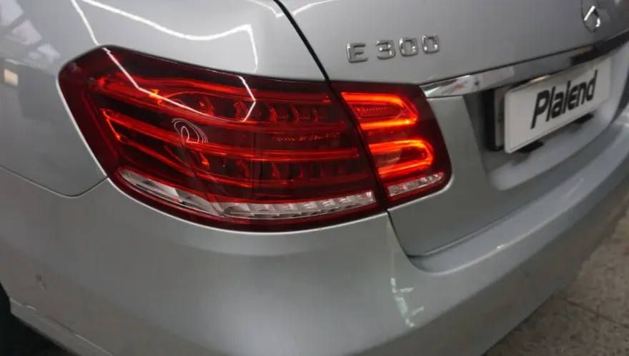 Mercedes-Benz E-Class W212 body repair - Mercedes-Benz E-Class W212 Tail Light Repair Review photo 4