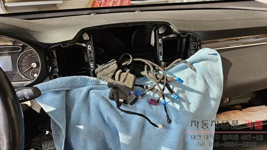 Kia All New SorentoのAndroid Auto・CarPlay取付事例 施工写真 1-3