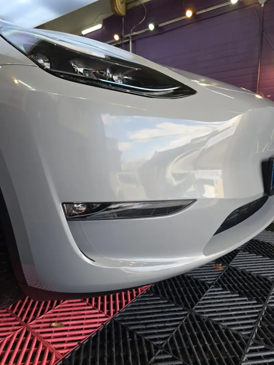 Tesla Model Yのカーラッピング事例｜3Mアッシュグレー 施工写真 3-2