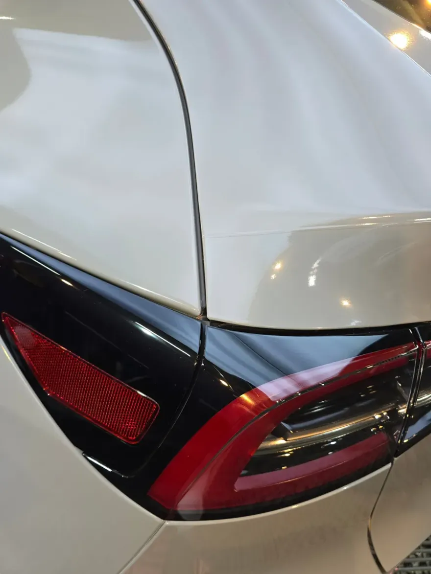 Tesla Model Yのカーラッピング事例｜3Mアッシュグレー 施工写真 3-3
