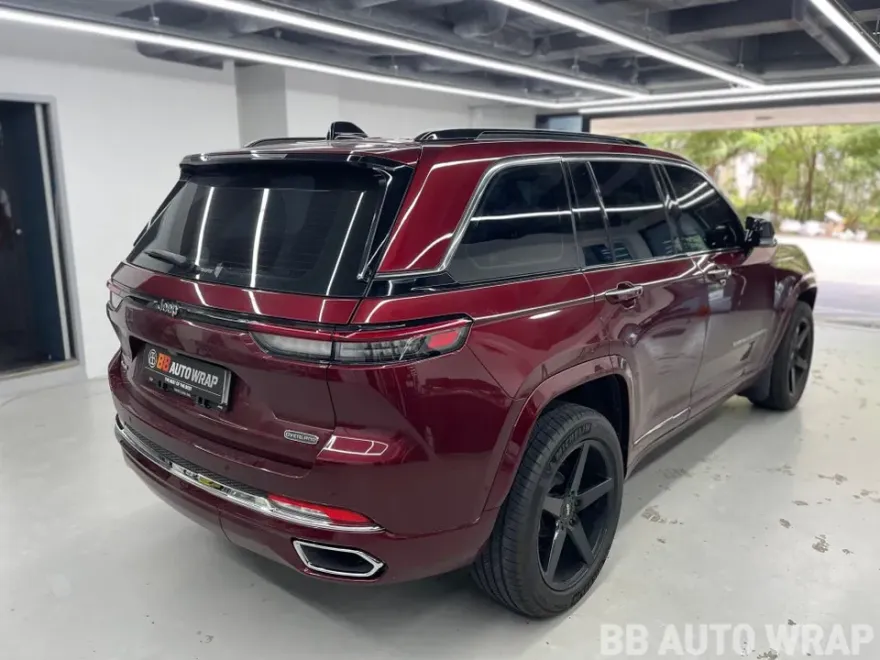 Jeep Grand Cherokeeのカーラッピング事例｜クローム除去でブラック化 施工写真 2-1