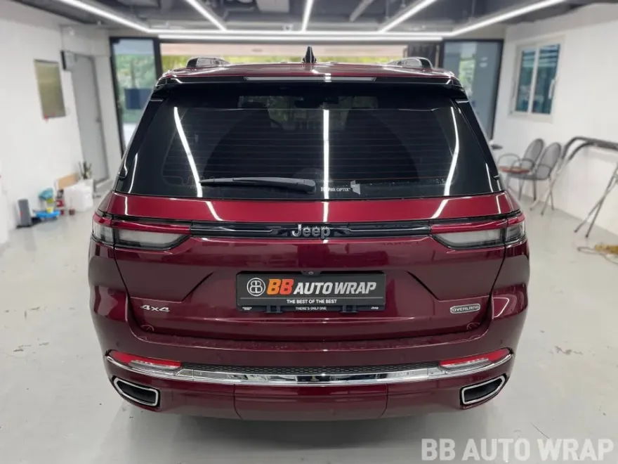 Jeep Grand Cherokeeのカーラッピング事例｜クローム除去でブラック化 施工写真 3-1