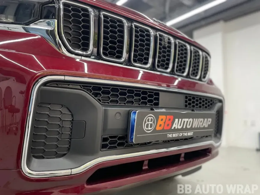 Jeep Grand Cherokeeのカーラッピング事例｜クローム除去でブラック化 施工写真 4-1