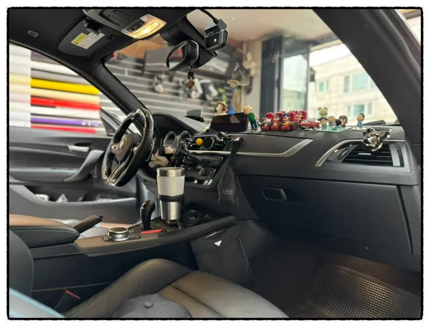 BMW M2のドライブレコーダー取付事例 施工写真 4-1