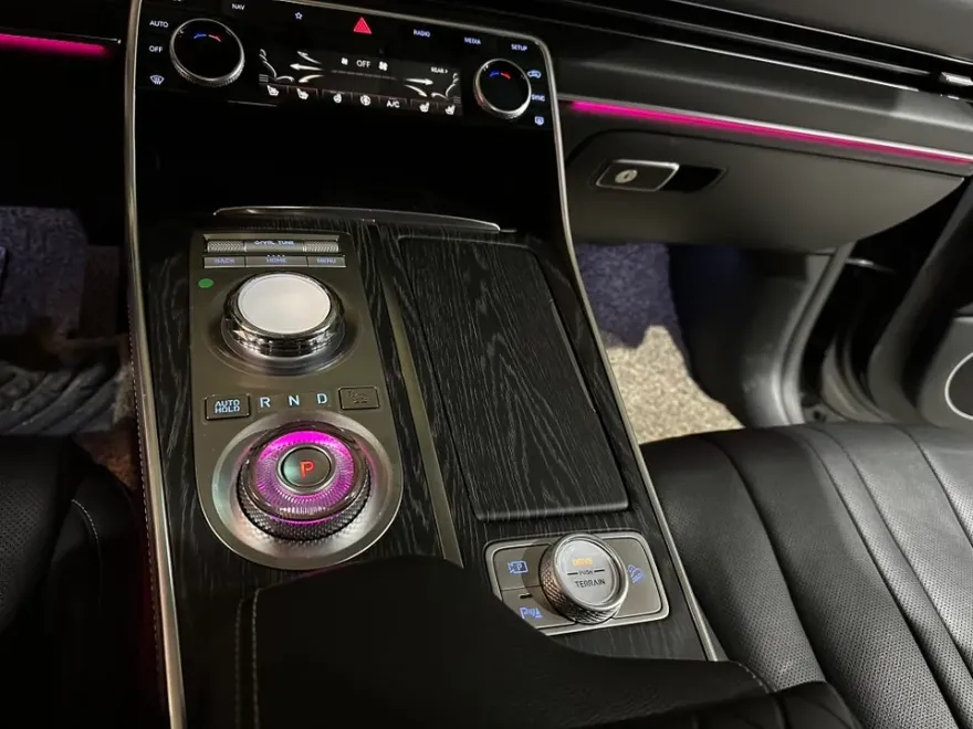Genesis GV80 interior customization - Genesis GV80 Interior Customization Review: Black Wood Trim photo 5