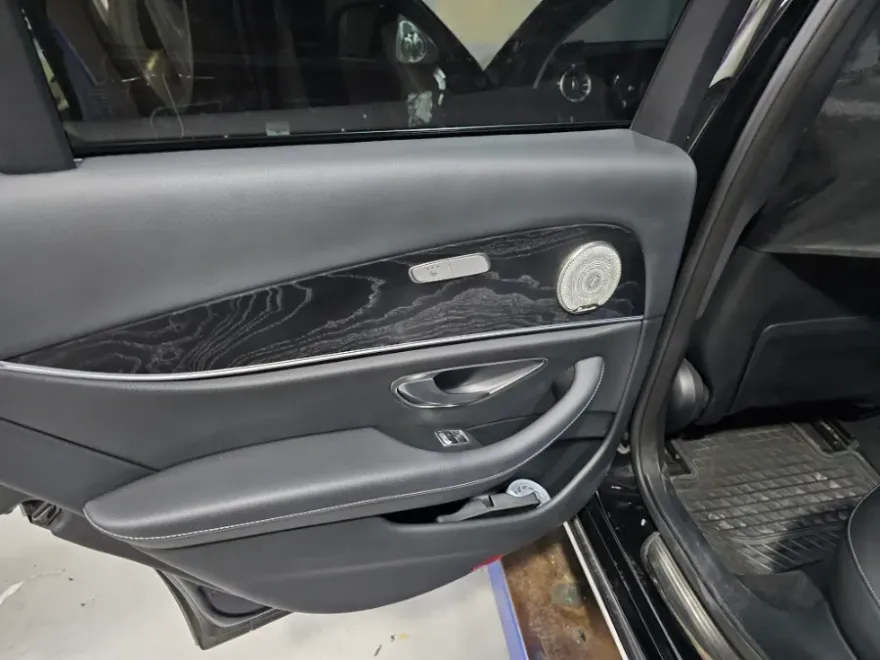 Mercedes-Benz E-Class W213 ambient lighting - Mercedes-Benz E-Class W213 Ambient Lighting Review — Cost photo 3