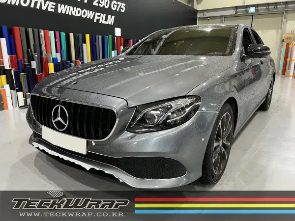 Mercedes-Benz Eクラス W213のカーラッピング事例 施工写真 1-1
