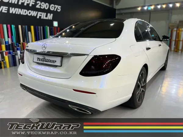 Mercedes-Benz Eクラス W213のカーラッピング事例 施工写真 2-3