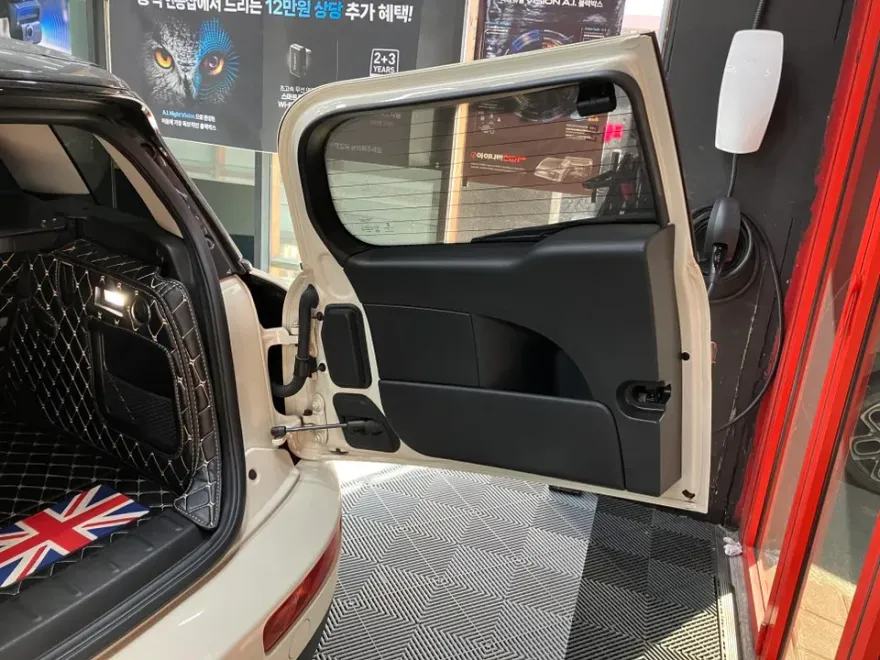 MINI Clubmanのドラレコ取付事例｜費用目安と仕上がり 施工写真 2-2
