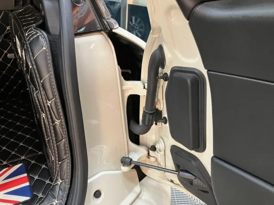 MINI Clubmanのドラレコ取付事例｜費用目安と仕上がり 施工写真 3-2