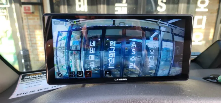 Hyundai Porter 2のドラレコ取付事例｜韓国実施工 施工写真 1-2