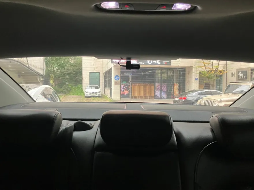 Audi A6のドラレコ取付事例|アイサイトZ9500 施工写真 3-3