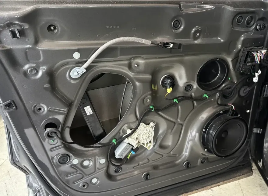 Volkswagen Touareg oem options - Volkswagen Touareg Soft Closing Retrofit Review photo 3