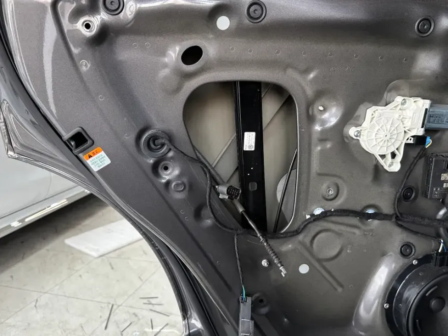 Volkswagen Touareg oem options - Volkswagen Touareg Soft Closing Retrofit Review photo 4
