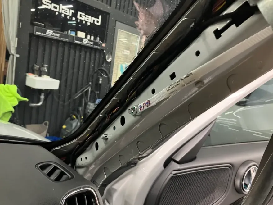 MINI Countrymanのドラレコ取付事例|費用目安・仕上がり 施工写真 3-1