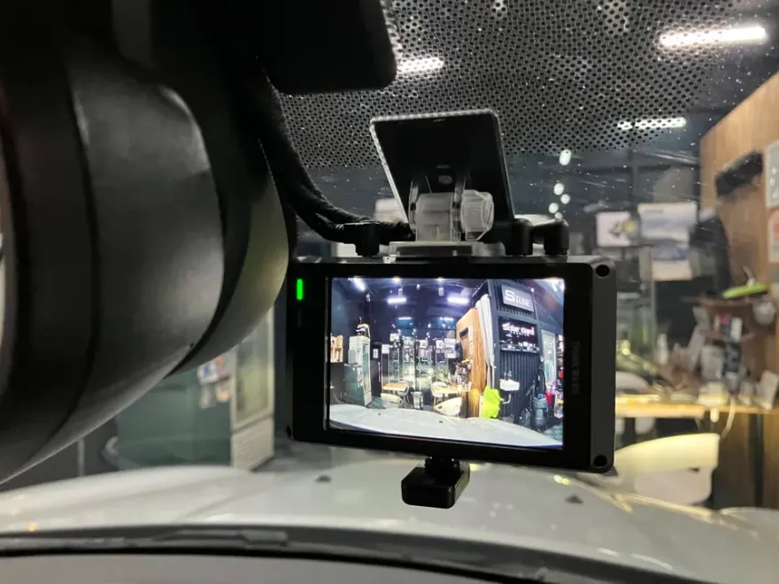 MINI Countrymanのドラレコ取付事例|費用目安・仕上がり 施工写真 1-2