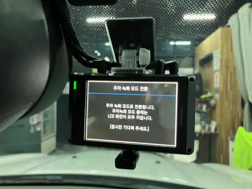 MINI Countrymanのドラレコ取付事例|費用目安・仕上がり 施工写真 2-3