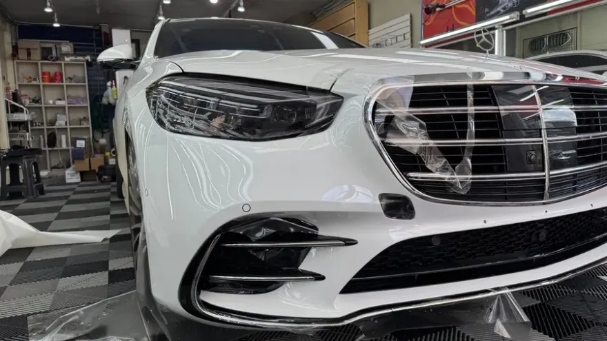 メルセデス・ベンツ Sクラス W223 PPF施工事例|費用目安・仕上がり 施工写真 1-3