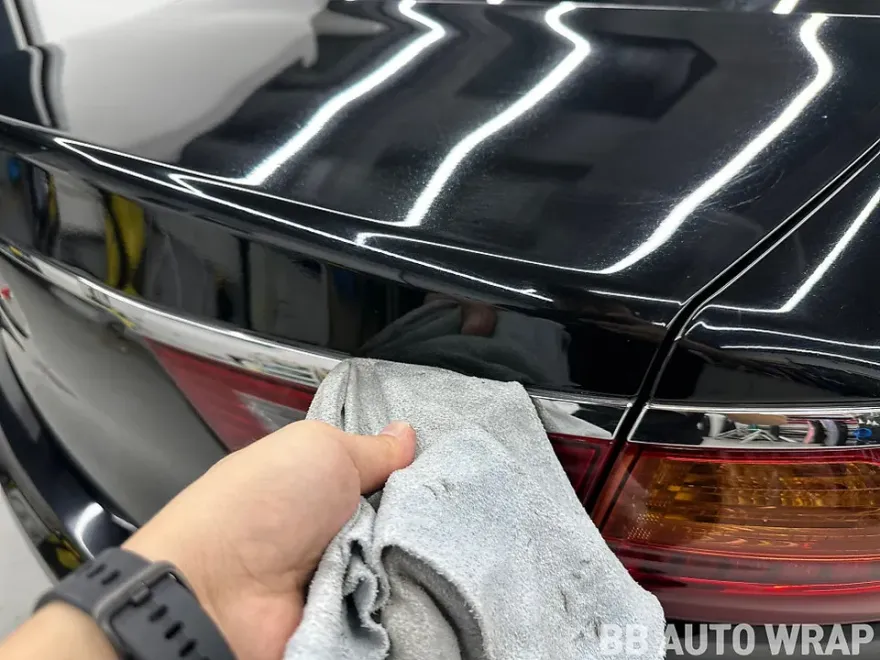 Kia K7 YGのカーラッピング事例|費用目安・仕上がり 施工写真 3-1